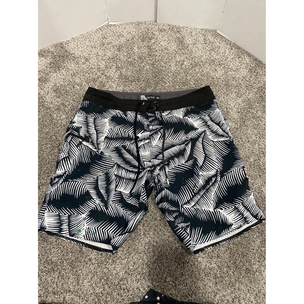Board Shorts Volcom Mens Black Fair Tropical Leaf Print Mod-Tech 33